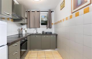 Awesome Apartment In Njivice With Wifi - Njivice - 2