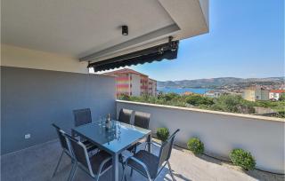Beautiful Apartment In Okrug Gornji - 7