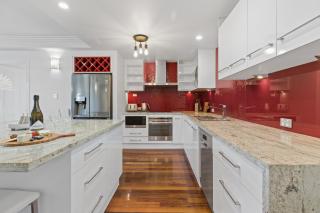 Stunning Coastal 3 Bedroom Apartment in Cairns CBD - 2