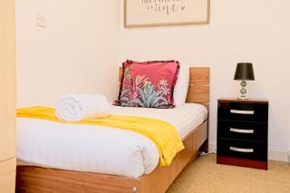 2 Bedroom Chinatown Apartment - 8