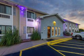 Super 8 by Wyndham El Dorado - 9