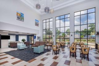 Days Inn & Suites by Wyndham Savannah Midtown - 6