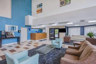 Days Inn & Suites by Wyndham Savannah Midtown - 5