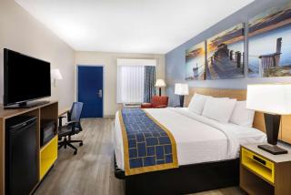 Days Inn & Suites by Wyndham Savannah Midtown - 4