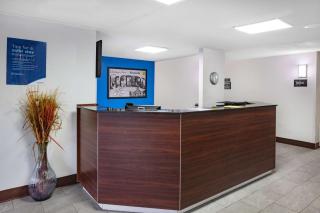 Super 8 by Wyndham Pensacola - 7
