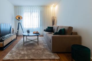 Stunning Apartment w/ Free Parking by LovelyStay - Porto - 8