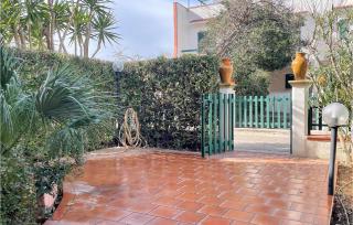 Awesome Home In Manduria With Kitchen - 4