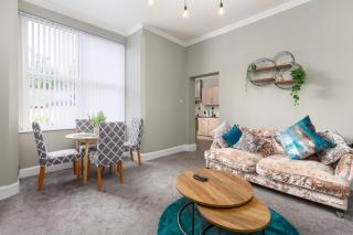 Ashton Mews apartment with free parking - 2