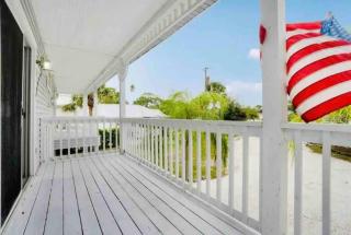 Stunning 3 level home with private beach and pool Internal name: 780 McCall - Englewood - 8