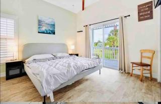 Stunning 3 level home with private beach and pool Internal name: 780 McCall - Englewood - 7