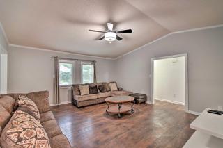 Inviting Fayetteville Home with Deck and Pool! - Fayetteville - 6