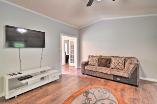 Inviting Fayetteville Home with Deck and Pool! - Fayetteville - 4