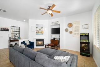 Legacy Villas private 3 bedroom 3 bath villa with view, steps to pool, bikes and arcade game included - La Quinta - 3