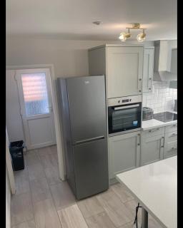 Beautiful Room in Apartment near Town Centre - 3