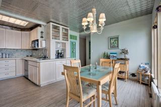 Oceanside Getaway with Beach Access and Home Gym! - Coos Bay - 8