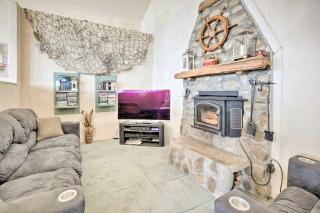 Oceanside Getaway with Beach Access and Home Gym! - Coos Bay - 2
