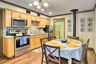 Coos Bay Cottage with Fireplace and BBQ Patio! - 3