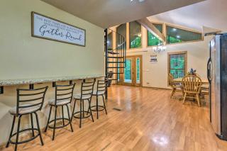 Lakefront Hideaway in Scranton Spacious Deck - 4