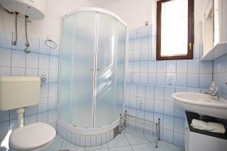 Apartment Mali Iz 16535b - Veli Iž - 1