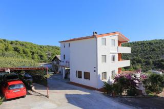 Family-friendly apartments with swimming pool Mavarstica, Ciovo - 16559 - 8