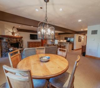 Luxurious Apartment Hotel with Cozy Fireplace apartment hotel - Park City - 8