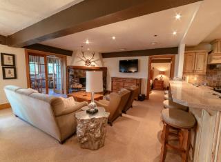 Luxurious Apartment Hotel with Cozy Fireplace apartment hotel - Park City - 1