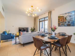 Colorful Apartment near Dubai Mall with Balcony - Dubai - 0