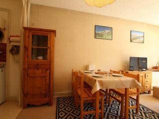 Location idéale, 4 pers à Serre-Chevalier, proche pistes, balcon, TV, coin nuit et casier à ski - FR-1-330E-86 - 2