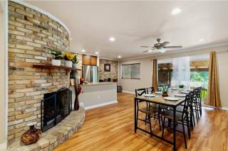 Yellow Stone: Chef's Kitchen, Patio & Location - San Antonio - 8