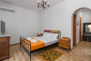 Granny's Yard - Adamantas - 9