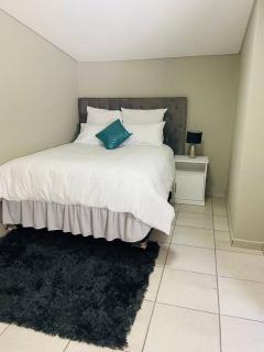 Stunning 2 Bedroom unit,with unlimited Wi-Fi. - Johannesburg - 7