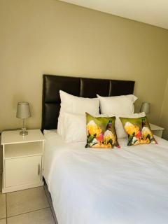 Stunning 2 Bedroom unit,with unlimited Wi-Fi. - Johannesburg - 1