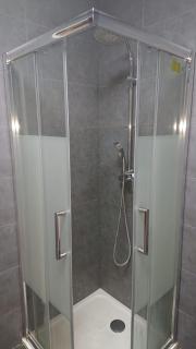 * Moulin Rouge Getaway * 1BR + Desk + Gym weights - 2