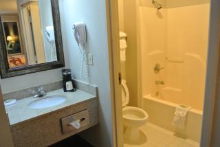 Super 8 by Wyndham Fayetteville - 6