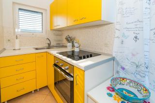 Apartments by the sea Necujam, Solta - 16729 - Grohote - 1