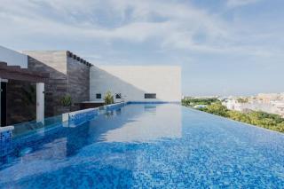 OneBR w Balcony or Small Studio in Playa del Carmen, BBQ, Pool Infinite, Whirlpool, AC, TV Smart, 200mb - Playa del Carmen - 0