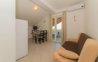 Family friendly apartments with a swimming pool Pakostane, Biograd - 16666 - Pakoštane - 1