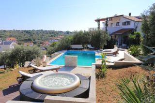 Family friendly apartments with a swimming pool Okrug Gornji, Ciovo - 16608 - 0