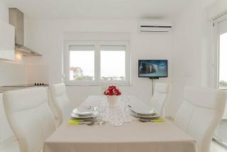 Apartments with a parking space Vir - 18541 - Vir - 2