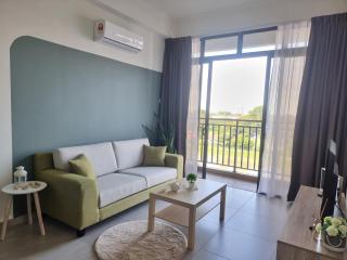 Lovely 2R2B Infinity Pool Wifi Quartz Residence - Malakka - 9