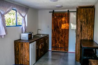 Peaceful 1-bedroom flatlet, 10 min from the beach - 2