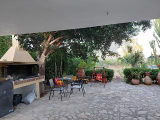 Christin P House with a large yard and parking - Agios Nikolaos - 2