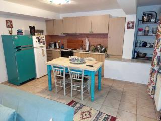 Christin P House with a large yard and parking - Agios Nikolaos - 3