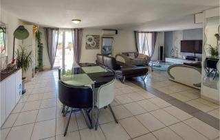 Lovely Home In Murviel-Lès-Montpellie - 1
