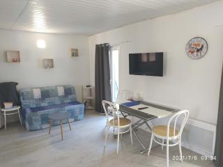 appartement centre ville du Boulou pour 2 adultes-2 enfants- check in 17h 20h check out 11h max juillet-aout 1 semaine minimum - 2