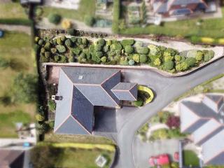 Luxury 4-5 Bed Home with Games Room and Balcony - Newtown - 9