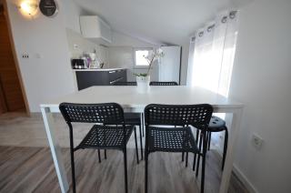 Apartments with parking space Vir - 18607 - 2