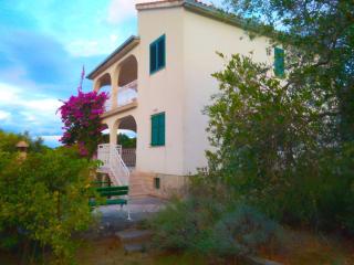 Apartments by the sea Necujam, Solta - 18664 - Grohote - 0