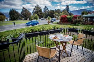 Kea by the Lake - Te Anau - 6