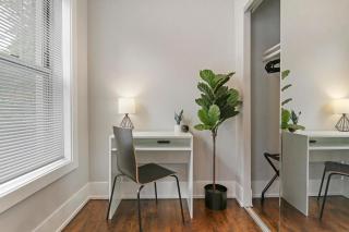 Modern Minimalist Studio Apt in Portage Park - Pensacola 3W - 3